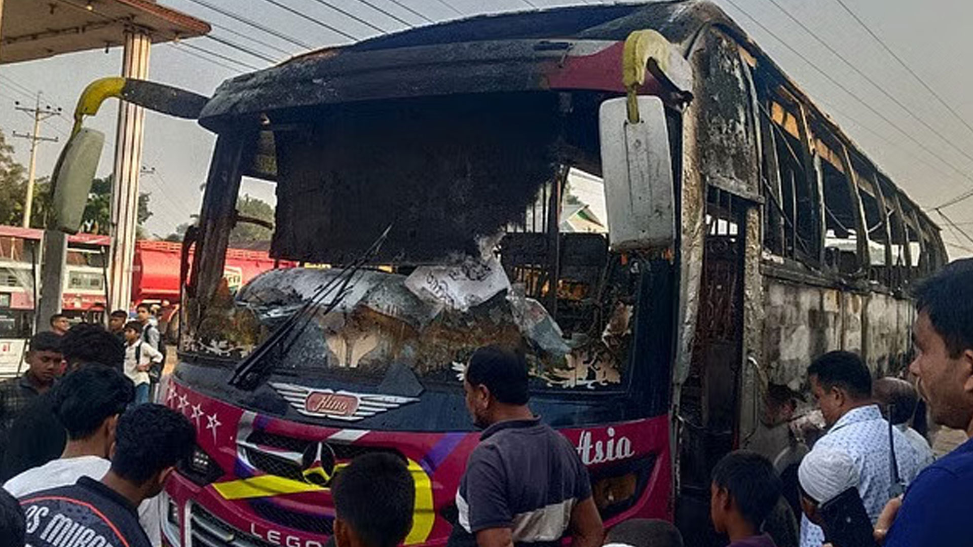 ময়মনসিংহে বাসে অগ্নিসংযোগ, নিহত ১