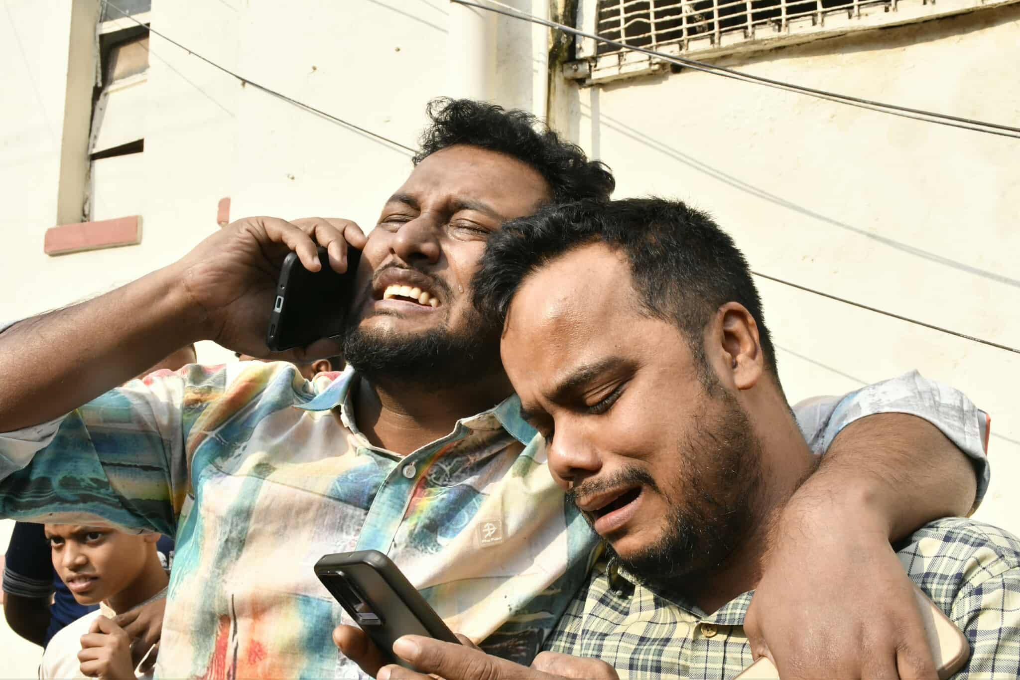 ভূমিকম্পে ঢাকা, নরসিংদী ও নারায়ণগঞ্জে ৬ জনের মৃত্যু, আহত কয়েকশ