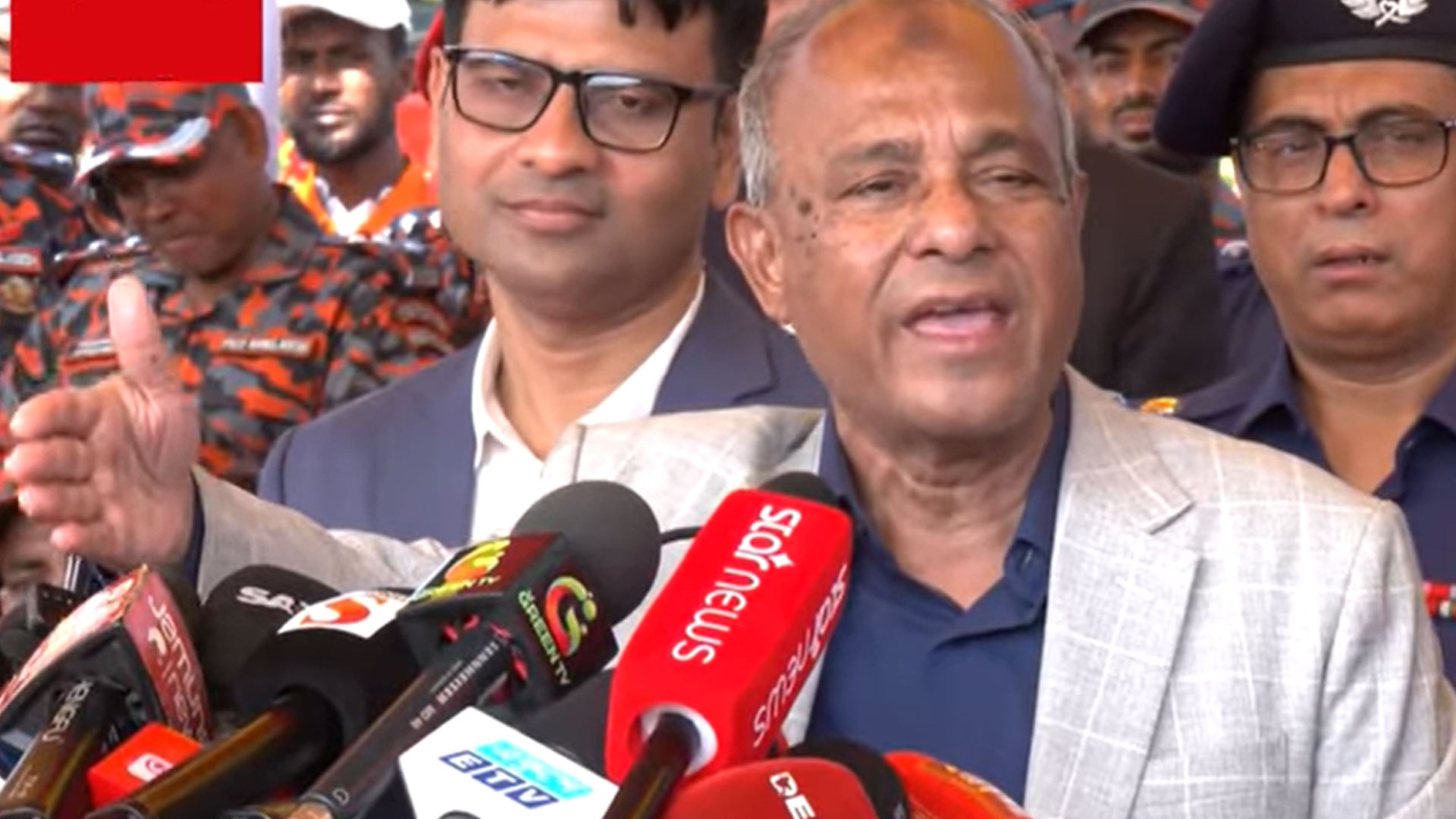 কোনো ভারী অস্ত্র বাইরে নেই, উদ্ধার হচ্ছে, হতে থাকবে: স্বরাষ্ট্র উপদেষ্টা