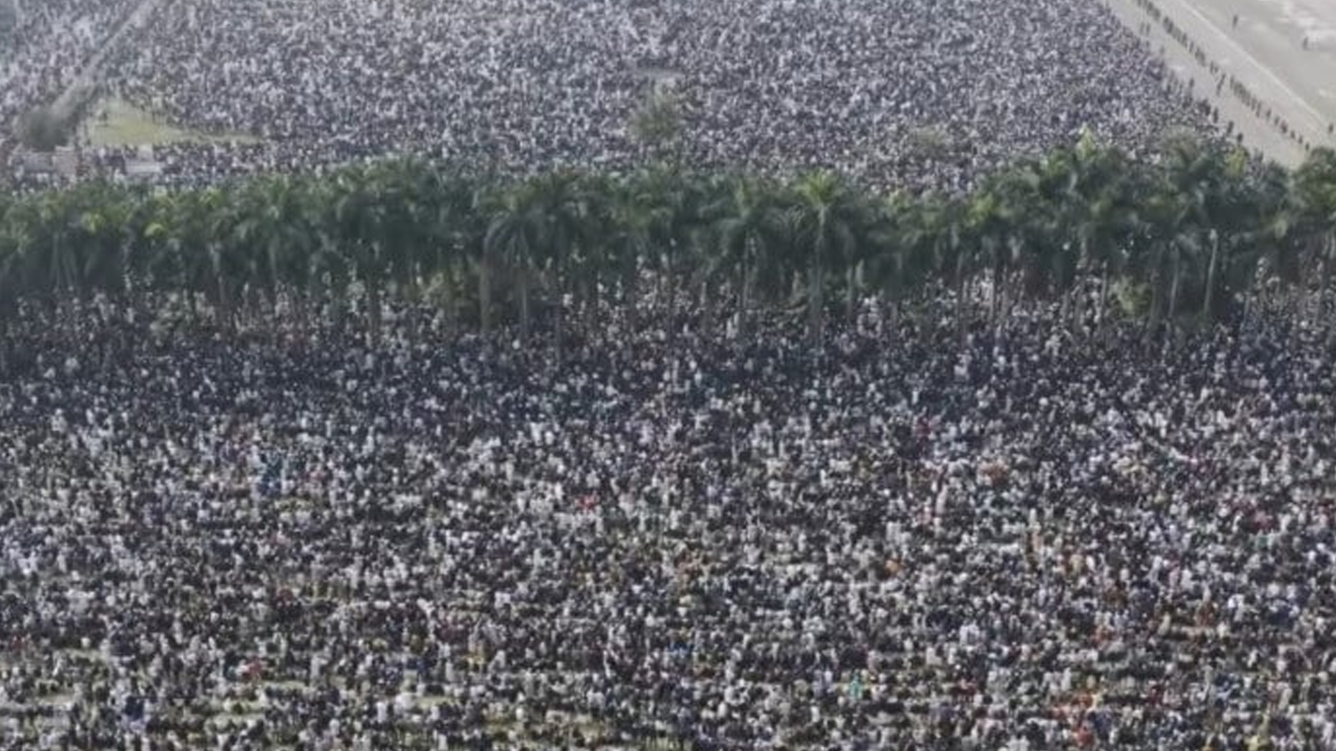 লোকে লোকারণ্য মানিক মিয়া অ্যাভিনিউ ও আশপাশের এলাকা