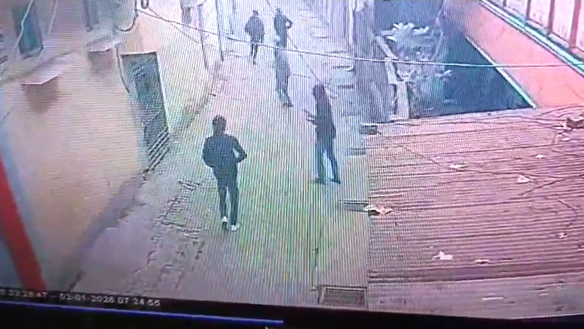 চাঁদা দাবিতে চট্টগ্রামে ব্যবসায়ীর বাড়িতে গুলি