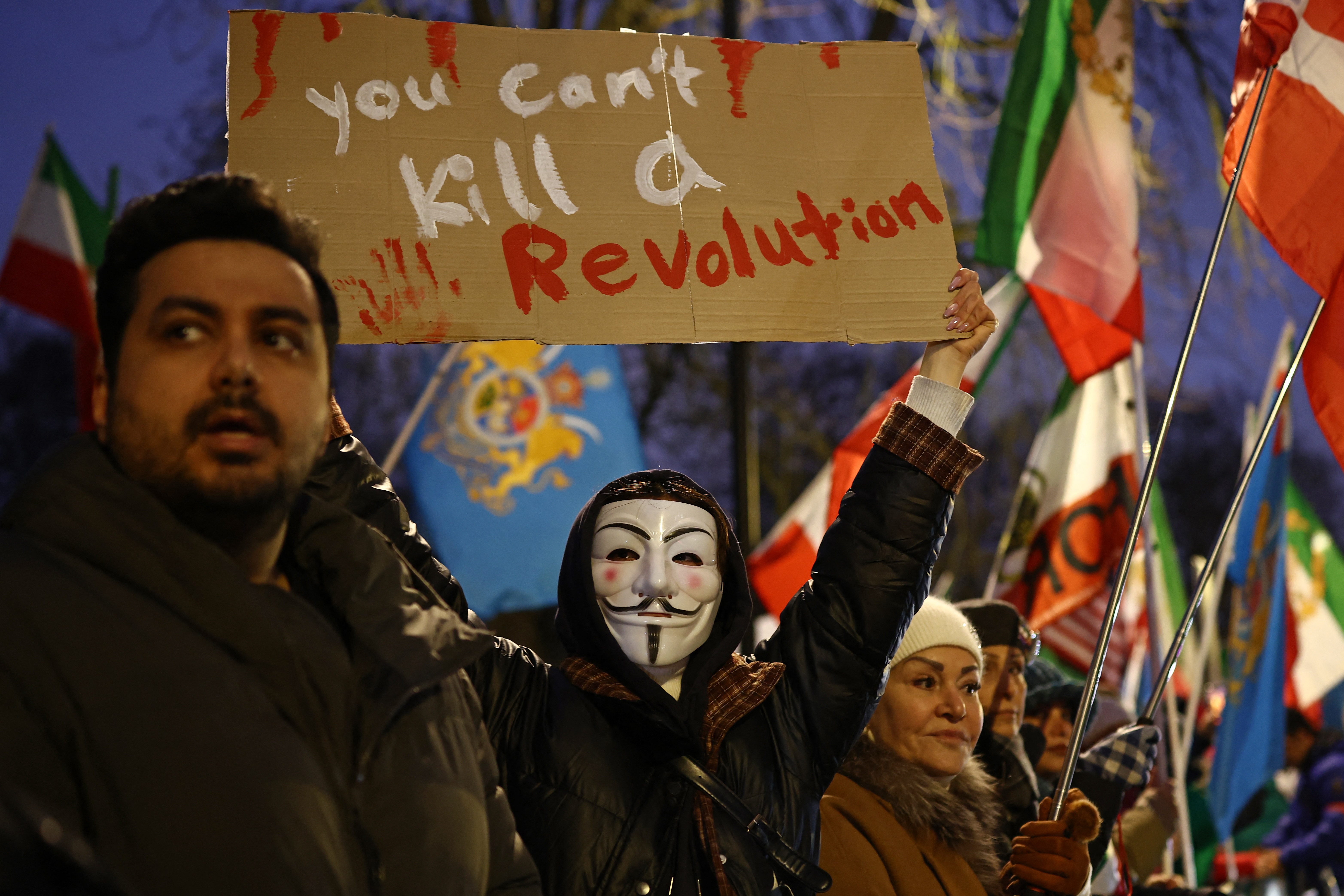 ইরানের তথ্য বাইরে আসছে কম, ধোঁয়াশা বাড়ছে