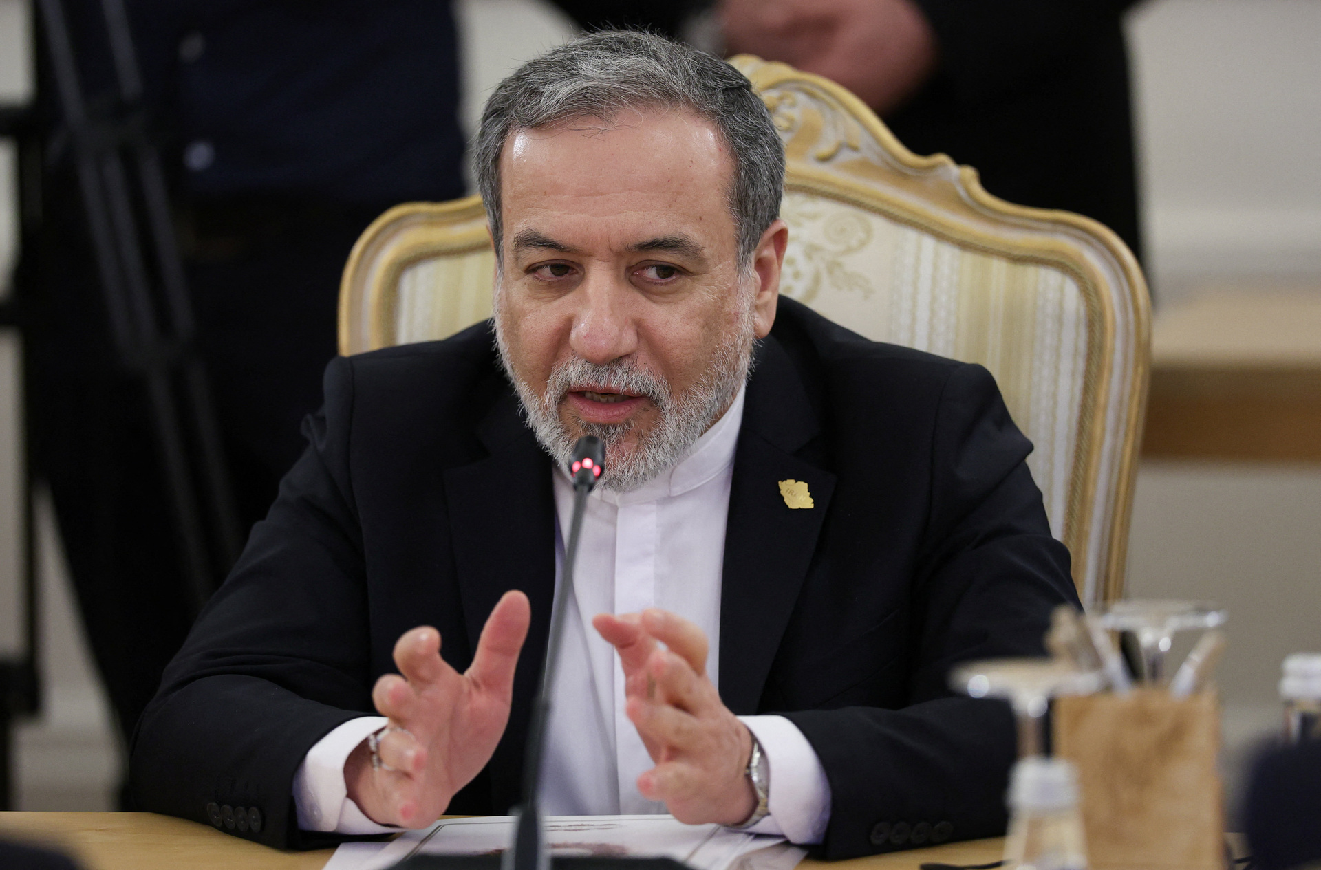 আন্দোলন ‘নিয়ন্ত্রণে’, শিগগির ইন্টারনেট চালু: ইরানের পররাষ্ট্রমন্ত্রী