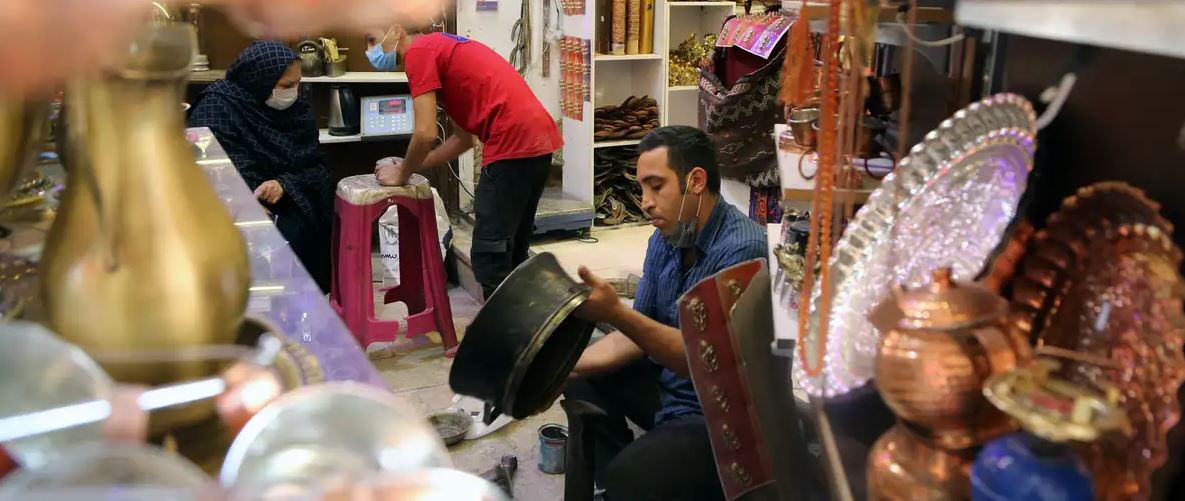 ব্রিটিশ-মার্কিন চালে যেভাবে ভেঙে পড়ে ইরানের অর্থনীতি