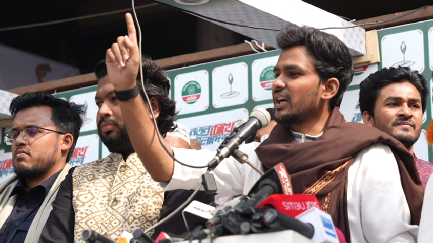 আওয়ামী লীগ রাজনীতিতে অপ্রাসঙ্গিক, তাদের বক্তব্যে কিছু যায় আসে না: আসিফ মাহমুদ