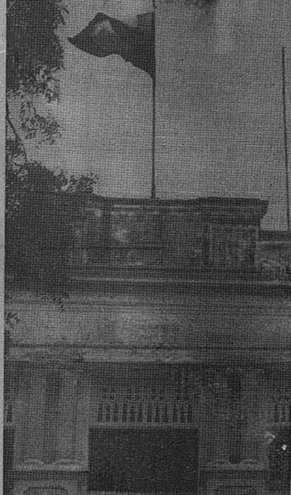 কলকাতায় বাংলাদেশ দূতাবাসে উত্তোলিত হলো বাংলাদেশের পতাকা। ছবি - যুগান্তর।