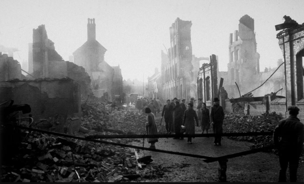 দ্বিতীয় বিশ্বযুদ্ধের সময় যুক্তরাজ্যের কভেন্ট্রি শহর জার্মান বিমান হামলায় রাতারাতি ধ্বংসস্তুপে পরিণত হয়। ফাইল ছবি: এএফপি