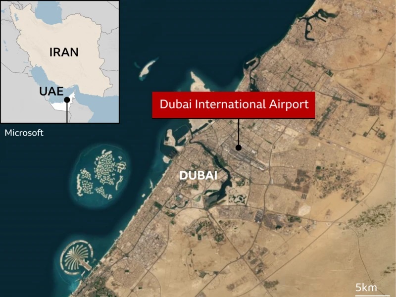 দুবাই আন্তর্জাতিক বিমানবন্দরের রানওয়েতে ইরানের ড্রোন হামলা। ছবি: বিবিসি