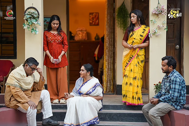 দেনা পাওনা নাটকের দৃশ্য। ছবি: স্ক্রিণশট