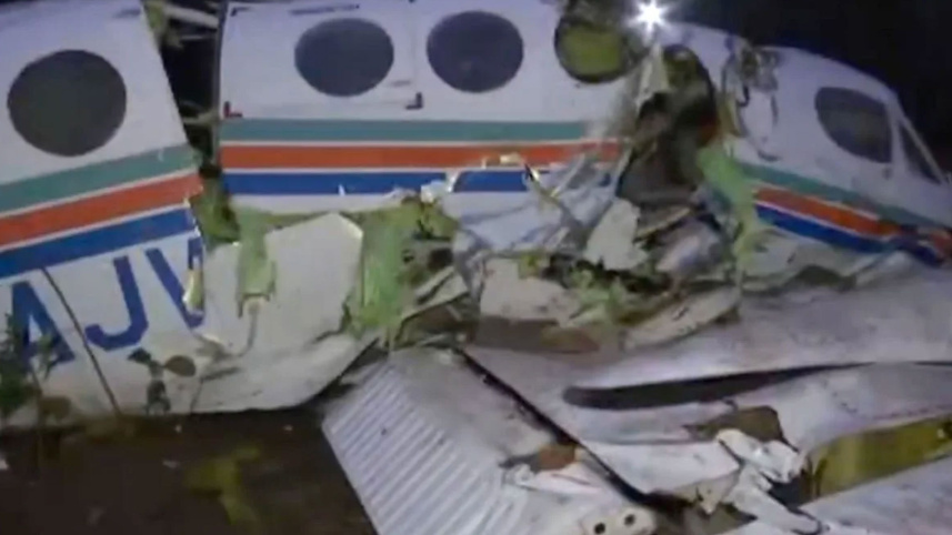 The Ranchi–Delhi air ambulance crashed in a forested area of Chatra, killing all seven people on board.