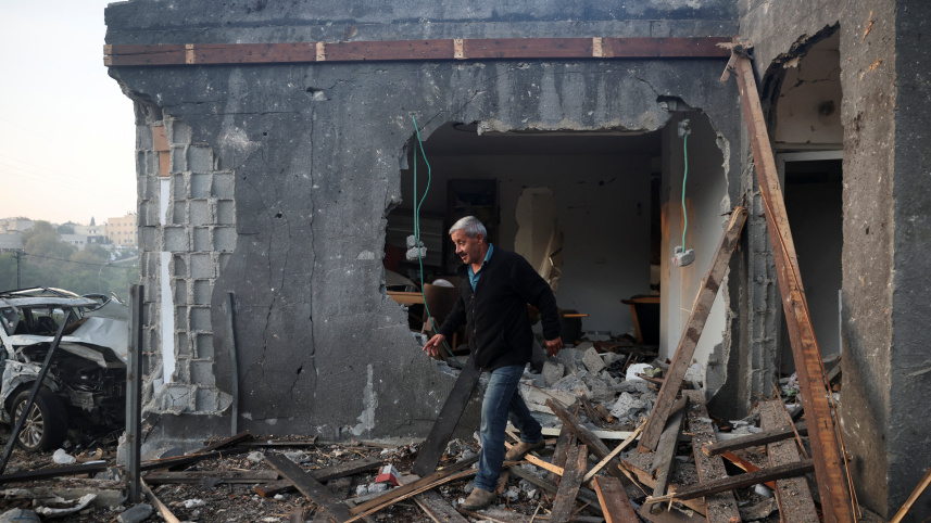 ইরানের ক্ষেপণাস্ত্র হামলায় ইসরায়েলের উত্তরাঞ্চলের এই বাড়িটি বিধ্বস্ত হয়। ছবি: রয়টার্স 