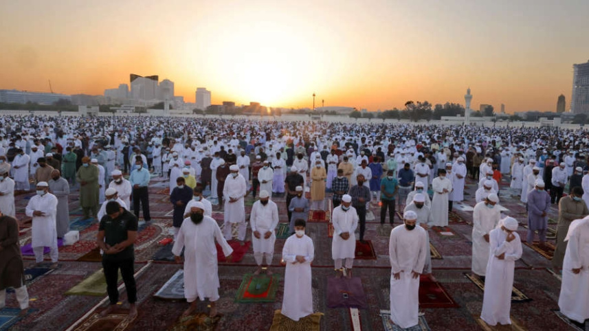 দুবাইয়ে ঈদগাহ-এ ঈদের নামাজ আদায় করছেন মুসুল্লিরা। ফাইল ছবি: এএফপি