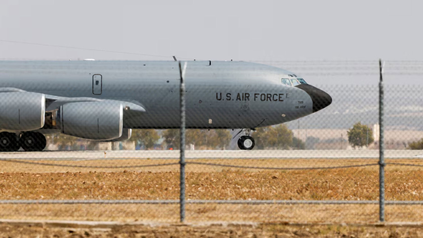 a kc-135 aircraft