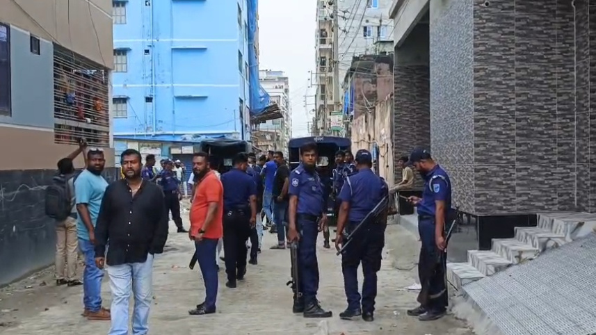 বিসিক শিল্পাঞ্চলের পাশে চাঁদনী হাউজিং এলাকায় এ সংঘর্ষ হয়।
