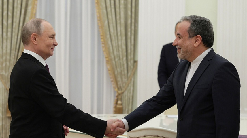 ২০২৫ সালের ১৭ এপ্রিল আরাঘচির সঙ্গে দেখা করেছিলেন পুতিন।ফাইল ছবি: ক্রেমলিনের ওয়েবসাইট