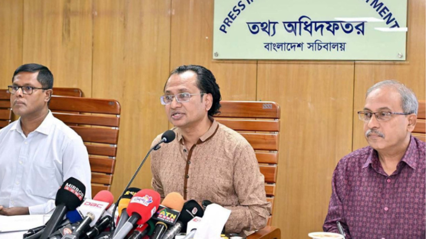 সংবাদ সম্মেলনে বক্তব্য দিচ্ছেন প্রধানমন্ত্রীর তথ্য ও সম্প্রচার উপদেষ্টা জাহেদ উর রহমান। ছবি: পিআইডি