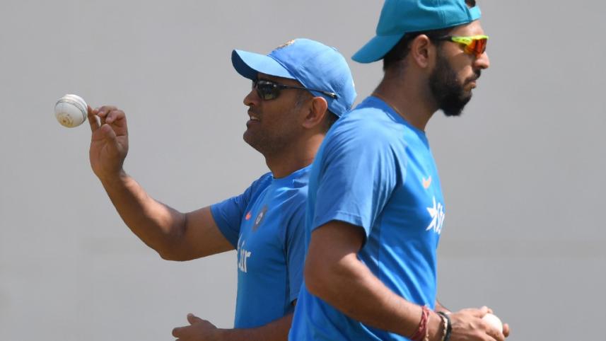 Yuvraj Singh And MS dhoni