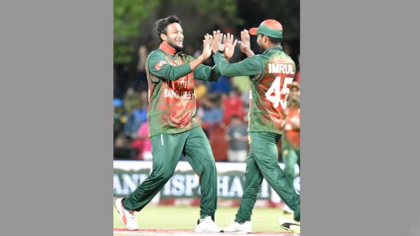 1st t20 shakib got wicket.jpg