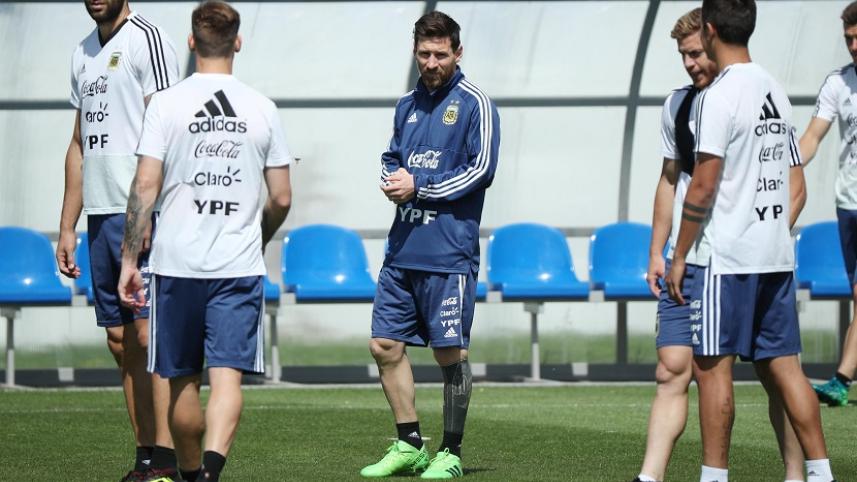 রোনালদোর কারণে চাপে মেসি