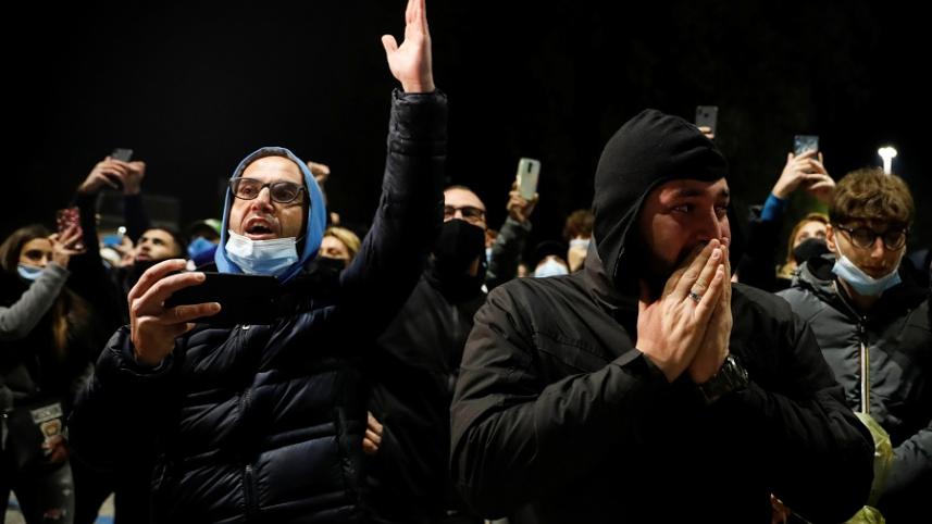 neopolis crying for Maradona 