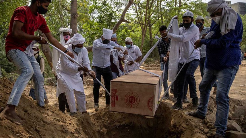 2021-04-16T083514Z_705871711_RC2WWM9HIIKX_RTRMADP_3_HEALTH-CORONAVIRUS-INDIA-DEATHS.jpg