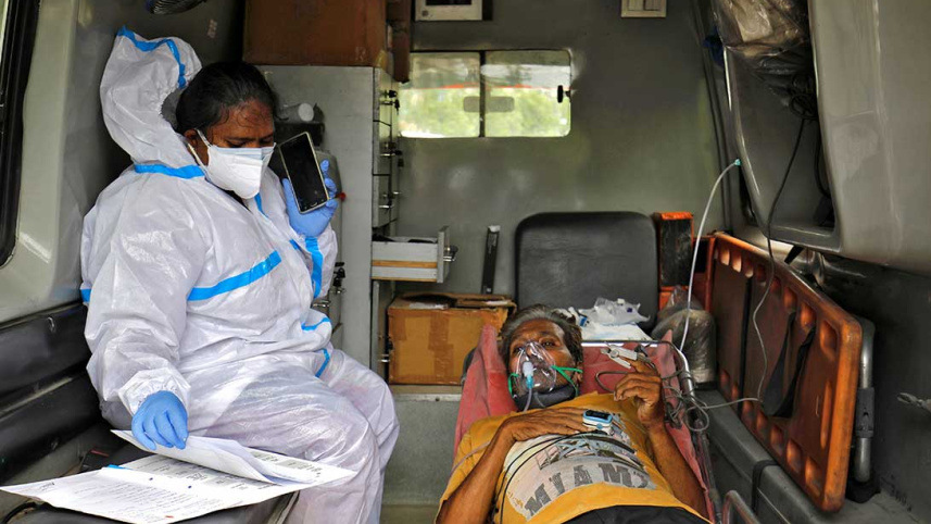 2021-04-29T072524Z_425935207_RC2J5N9F2FY4_RTRMADP_3_HEALTH-CORONAVIRUS-INDIA-PARAMEDIC.jpg