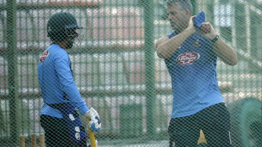 Steve Rhodes & Mominul Haque 