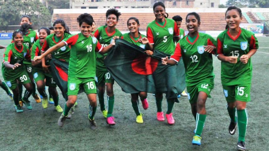 বাংলাদেশের কিশোরী ফুটবলার