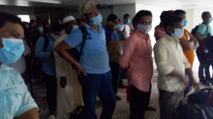 Bangladeshi_returnees.jpg