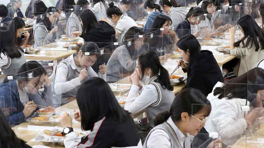 Corona-School-in-S-Korea.jpg