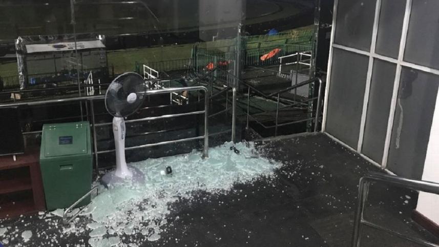 BD dressing room glass