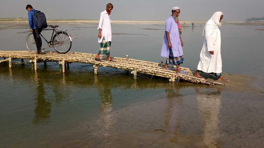 Kurigram-bamboo-bridges-01.jpg