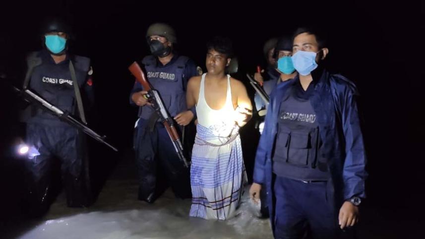 Noakhali Dacoit Detained Pic.jpg