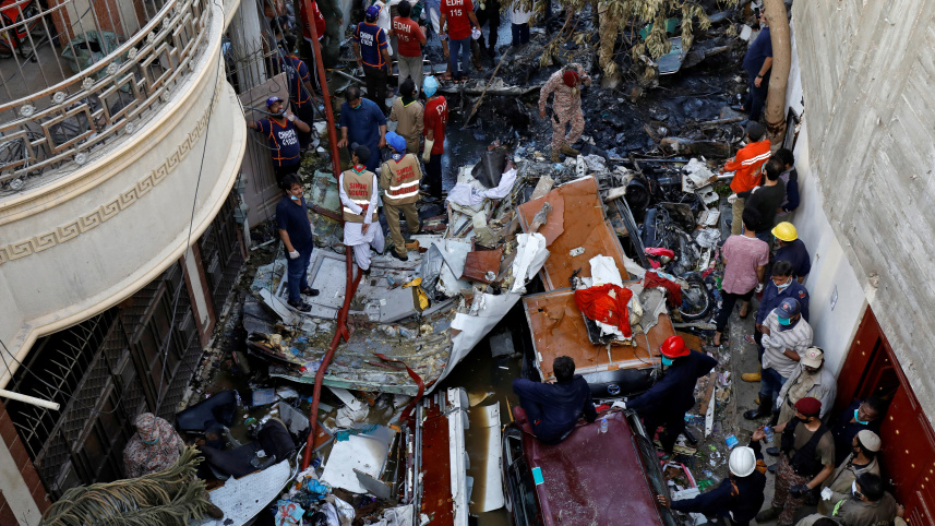 Pakistan Plane-2.jpg