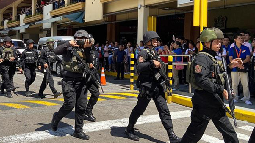 philiphine gun man.jpg