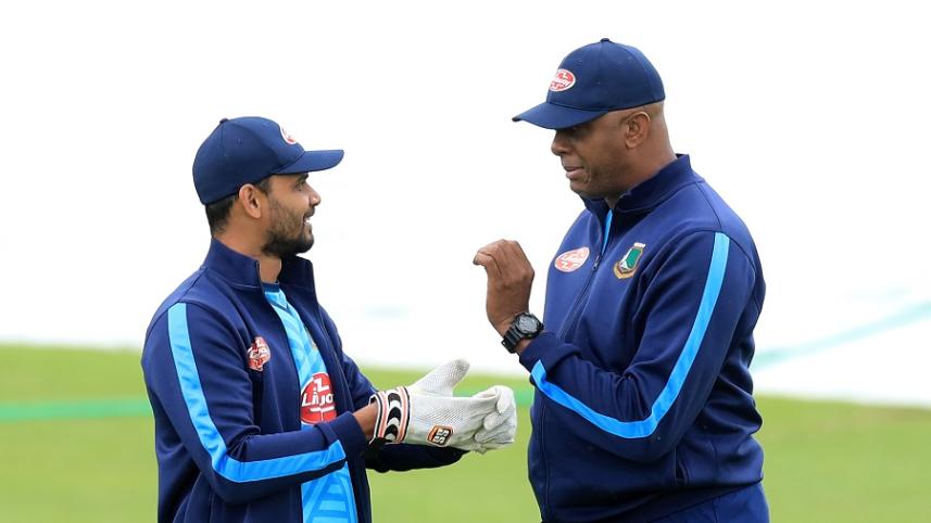 Mashrafe Mortaza- Courtney Walsh