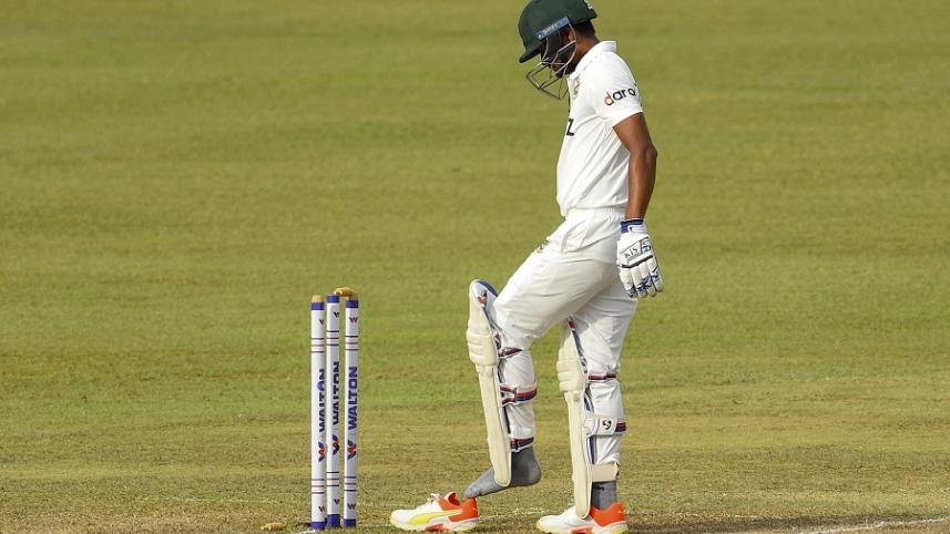 Taijul Islam hit wicket dismissing  by Suranga Lakmal