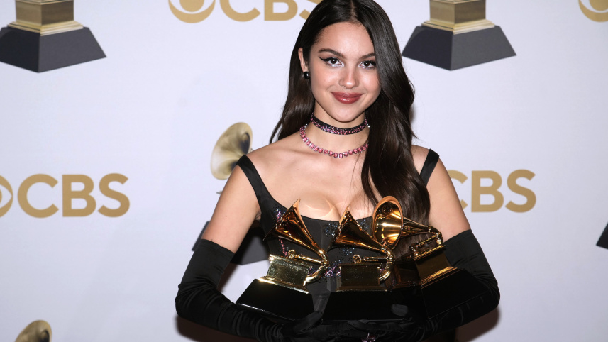 olivia-rodrigo-grammys-2022-winners-room.jpg