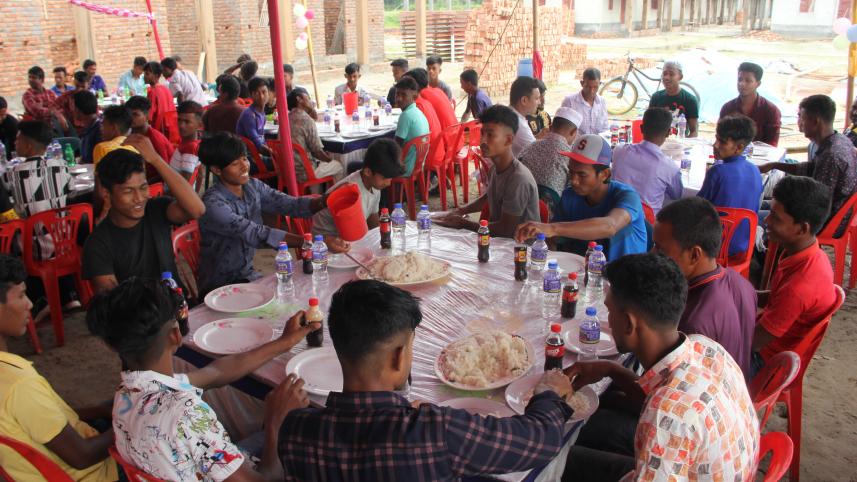 brahmanbaria_meal_arranged_by_pm_02.jpg