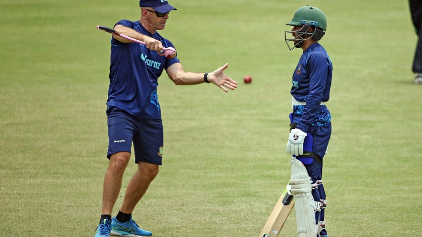 jamie siddons & Mominul Haque 