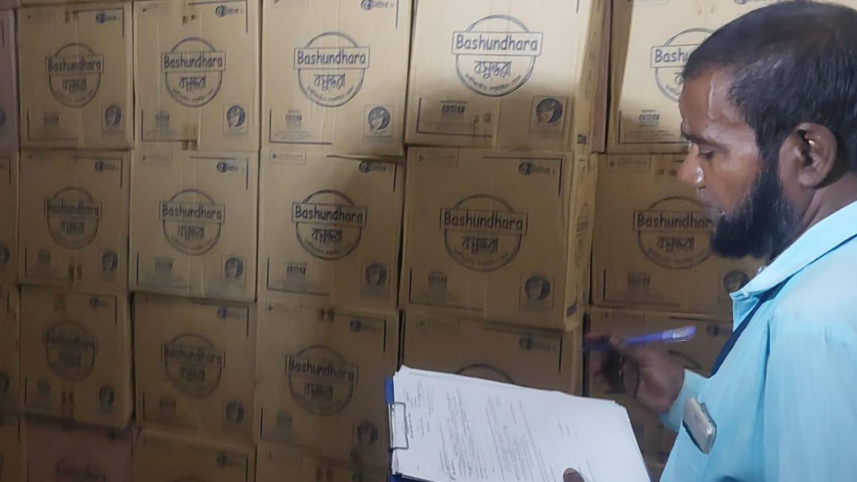 নোয়াখালীতে ২৩৫০ লিটার ভোজ্যতেল জব্দ