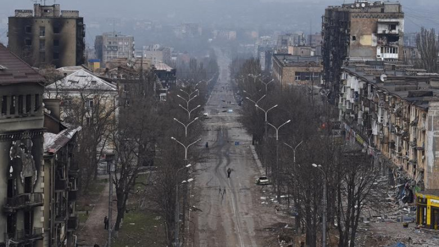 ৮০ দিনের যুদ্ধে মারিউপোল যেন এক ধ্বংসস্তুপ। ছবি: রয়টার্স