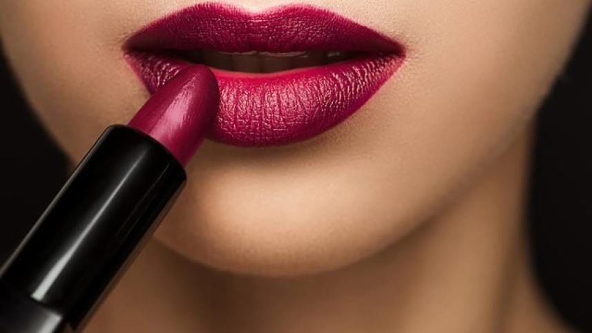 10-occasion-lipstick-mistakes-that-are-ruining-your-look_680988598-lightfield-studios.jpg