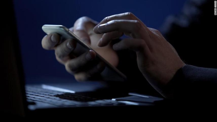 প্রায় ১ বছর আগে থেকে জনসাধারণের জন্য উন্মুক্ত একটি ডাটাবেসে চীনের প্রায় ১০০ কোটিরও বেশি নাগরিকের ব্যক্তিগত গোপনীয় তথ্য ছিল। ছবি: প্রতীকি