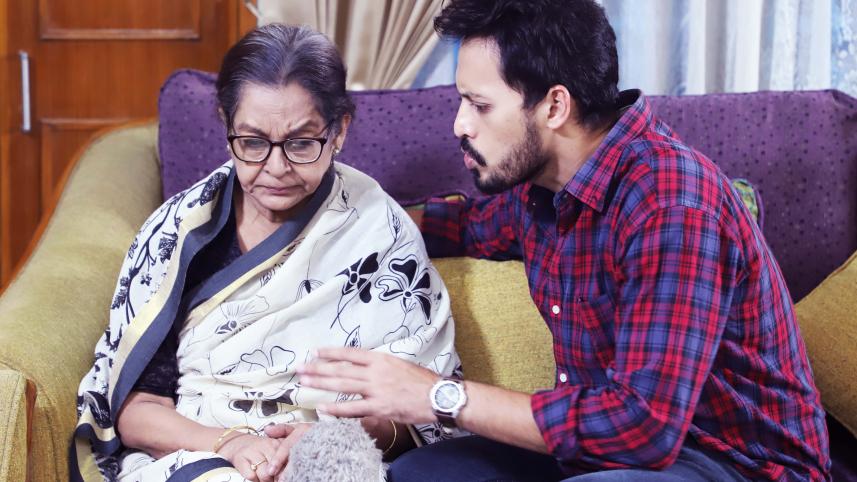 'রটে বটে-ঘটে না' নাটকের একটি দৃশ্য। ছবি: সংগৃহীত