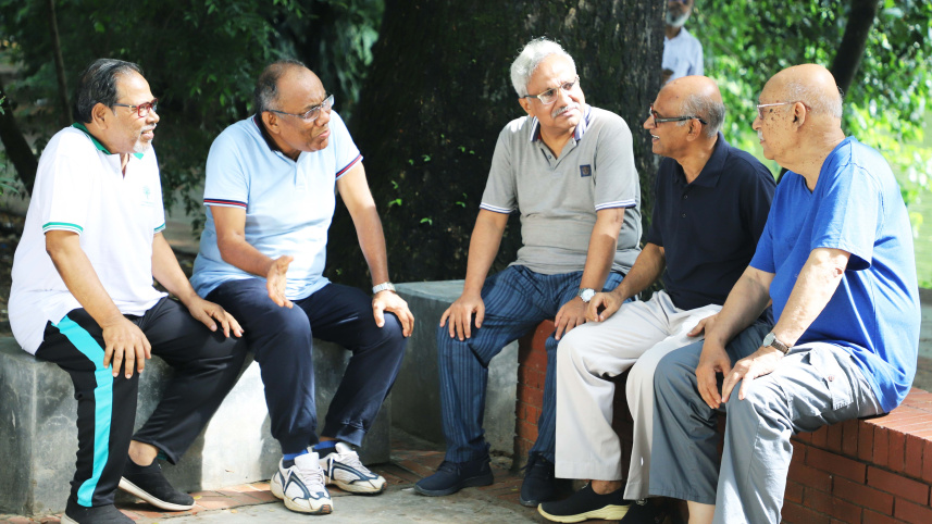 'রটে বটে-ঘটে না' নাটকের একটি দৃশ্য। ছবি: সংগৃহীত