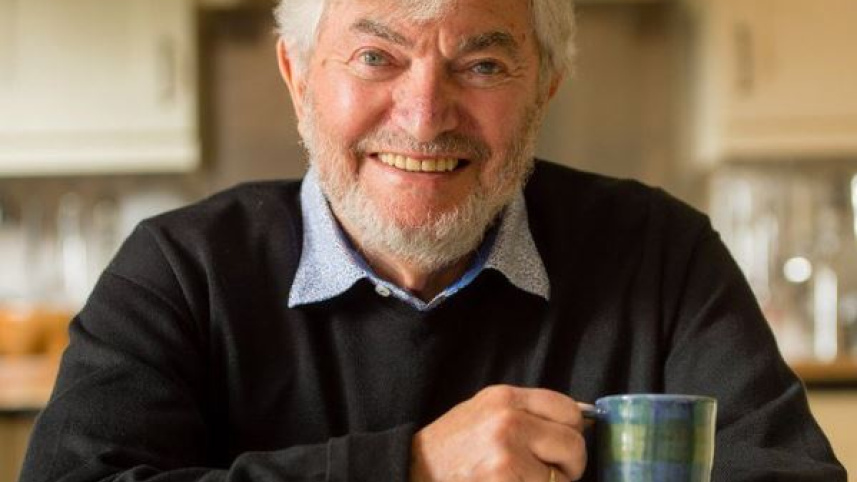 জেমস বন্ড সিরিজের আবহ সঙ্গীতের রচয়িতা সুরকার ও গীতিকার মন্টি নর্ম্যান (৯৪) মারা গেছেন। 