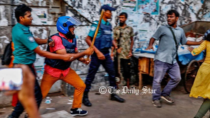 লাঠিচার্জ