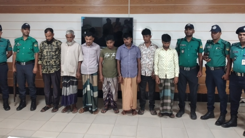 বিকাশে টাকা হাতিয়ে নেওয়ার ঘটনায় গ্রেপ্তার ৭