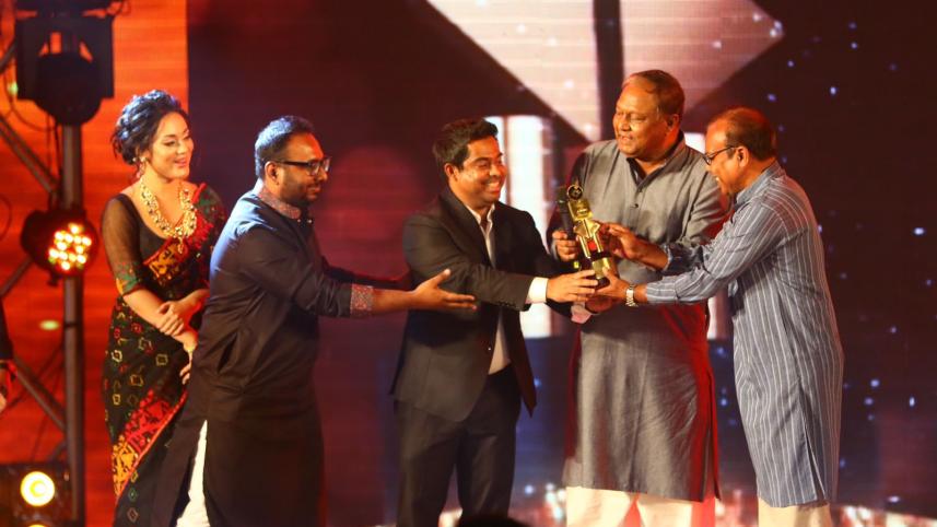 খাঁচার ভেতর অচিন পাখি.jpeg